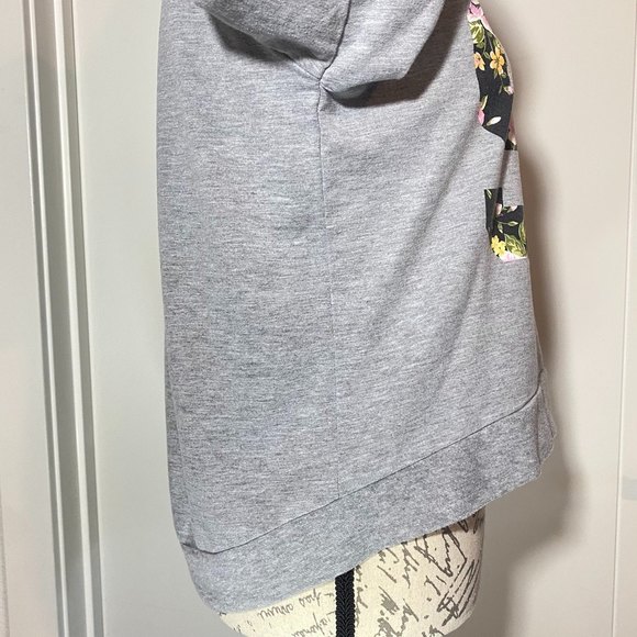 Chin Up Apparel High Low Printed Floral 93 Sweater Size XL Gray - Picture 4 of 5